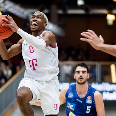TJ Shorts II Telekom Baskets Bonn, 00 am Korb, GER, HAKRO Merlins Crailsheim vs. Telekom Baskets Bonn, easycredit Basketball Bundesliga, 10. Spieltag, Spielzeit 2022/2023, 17.12.2022 GER, HAKRO Merlins Crailsheim vs. Telekom Baskets Bonn,