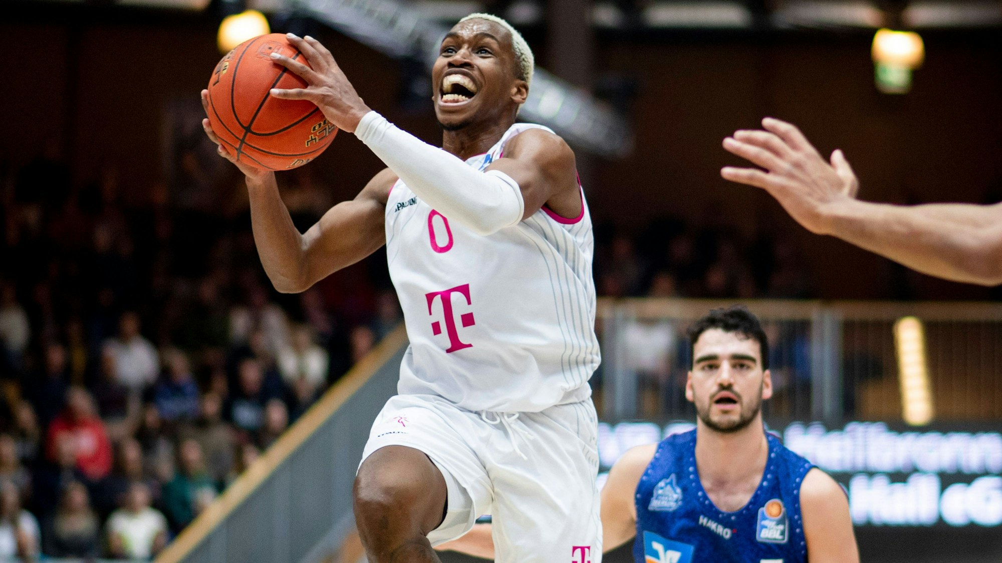 TJ Shorts II Telekom Baskets Bonn, 00 am Korb, GER, HAKRO Merlins Crailsheim vs. Telekom Baskets Bonn, easycredit Basketball Bundesliga, 10. Spieltag, Spielzeit 2022/2023, 17.12.2022 GER, HAKRO Merlins Crailsheim vs. Telekom Baskets Bonn,