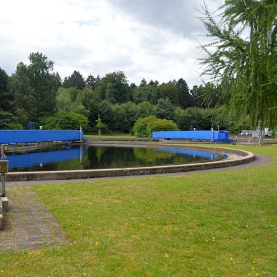 Ein Klärbecken der Kläranlage in Refrath.