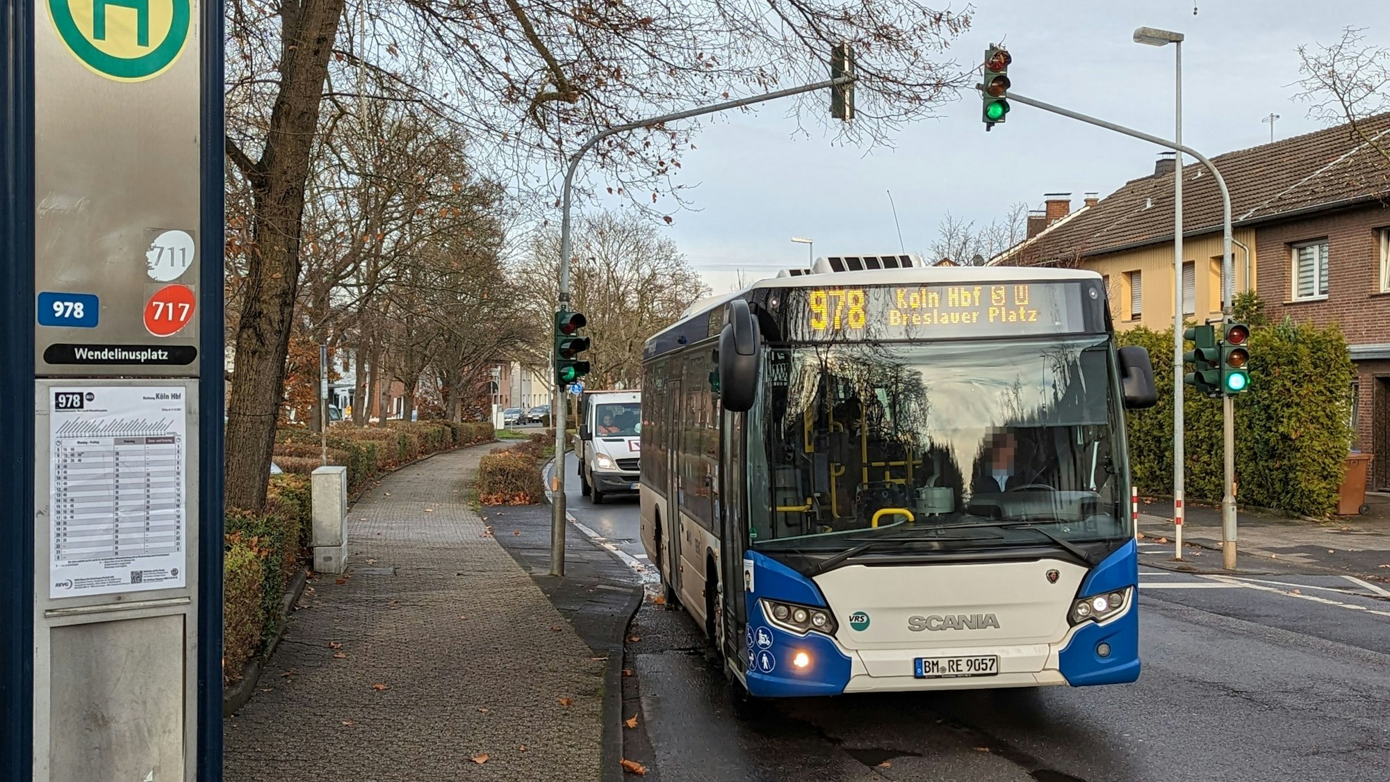 Der Bus der Linie 978.