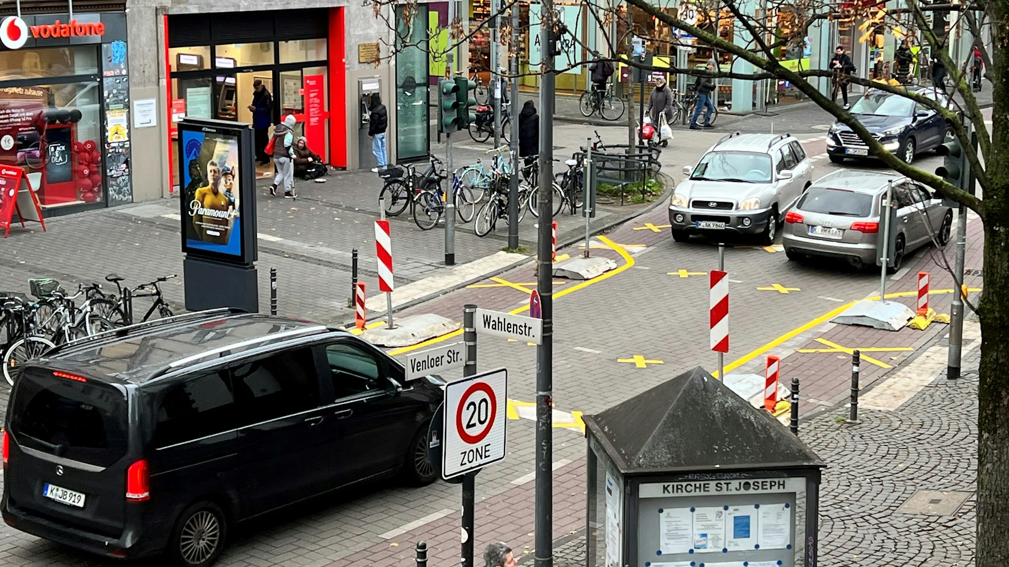 Der Verkehrsversuch auf der Venloer Straße brachte dem Ratsbündnis viel Kritik ein.
