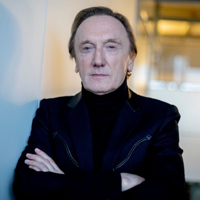 Marius Müller-Westernhagen blickt in die Kamera.