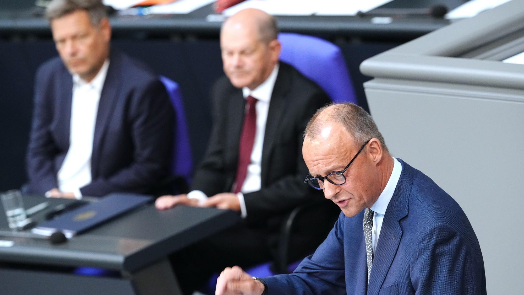 Einen Monat vor der Wahl könnte laut manchen Umfragen nur eine „Kenia“-Koalition aus Union, SPD und Grünen die nächste Regierung bilden. dpa