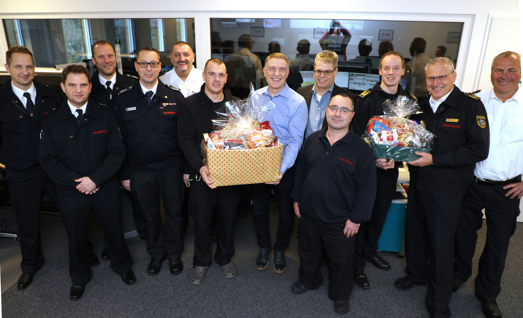 Vertreter der Feuerwehr und des Rettungsdienstes.