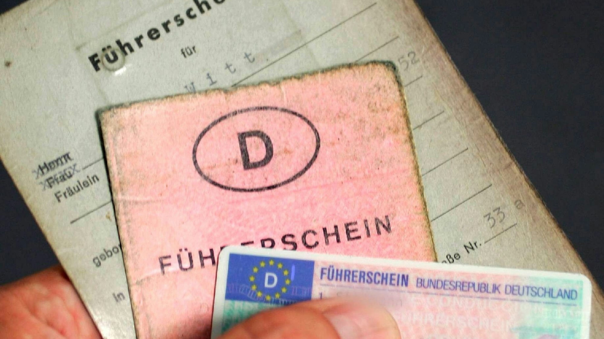 Drei Führerscheine aus drei Generationen.