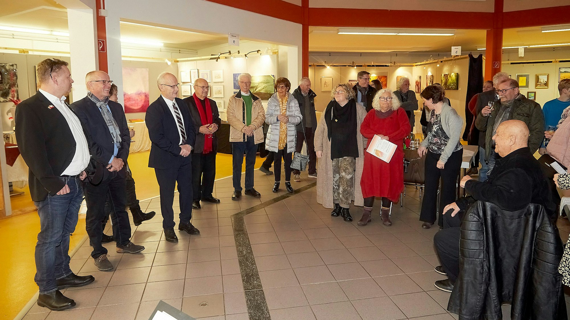 Am Freitag wurde die Ausstellung vom Bürgermeister Hans-Peter Schick eröffnet.