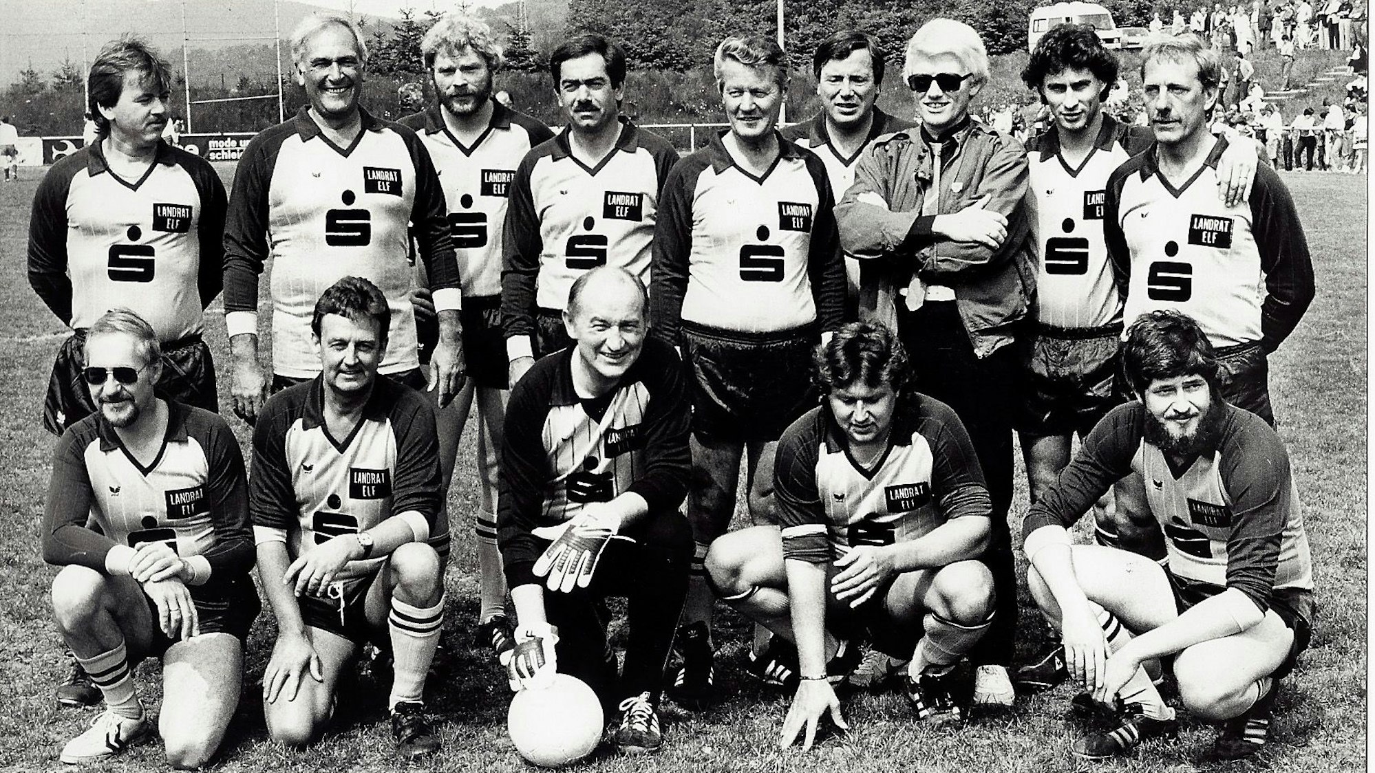 Die Spieler der Landrat-Linden-Elf haben sich zum obligatorischen Mannschaftsfoto aufgestellt.