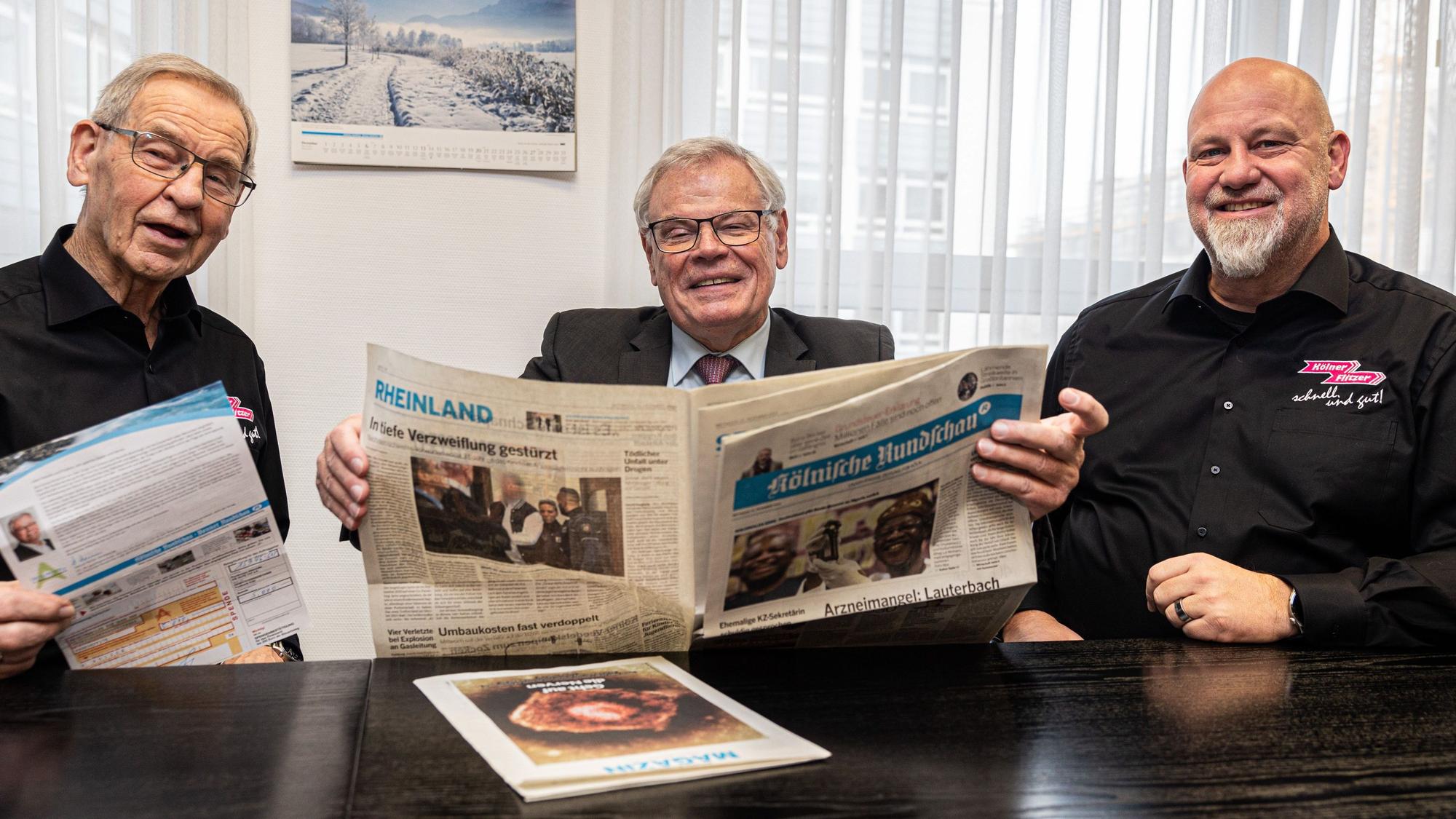 Im Gespräch mit Helmut Heinen, Vorsitzender der Altenhilfe (M.): Horst Sterck, Senior-Chef von Kölner Flitzer (l.), und Geschäftsführer Tom Sterck.
