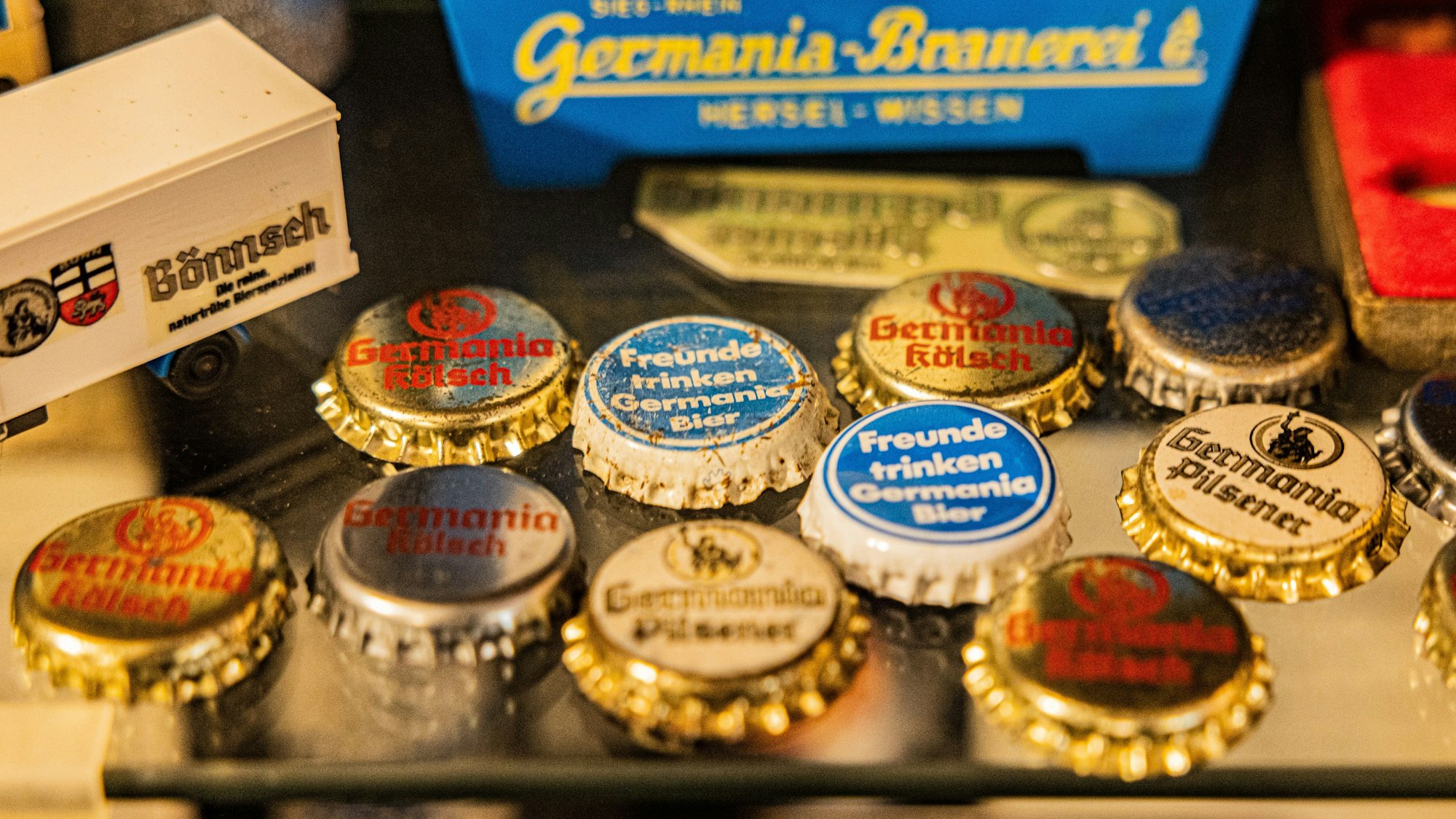 Stefan Großmann hat so gut wie alles über die einstige Herseler Germania Brauerei gesammelt Foto: Meike Böschemeyer