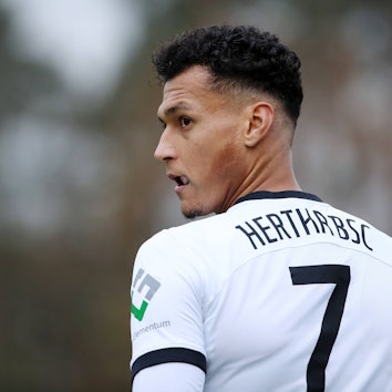 Davie Selke / Aktion / Oberkoerper Oberkörper von hinten / / Fußball Fussball / DFL Bundesliga Herren / Testspiel Saison 2022/2023 / 26.11.2022 / Ludwigsfelder FC LFC vs Hertha BSC Berlin /