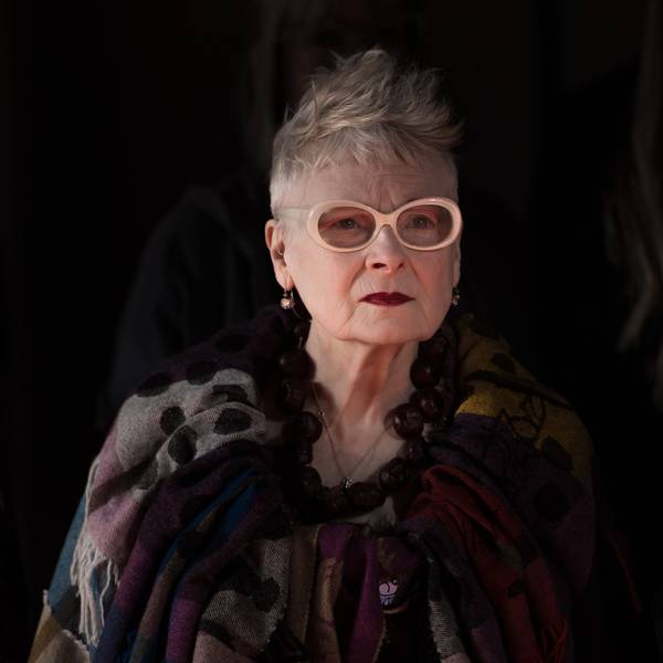 Vivienne Westwood sieht bei einer Probe ihrer Models während der London Fashion Week zu.