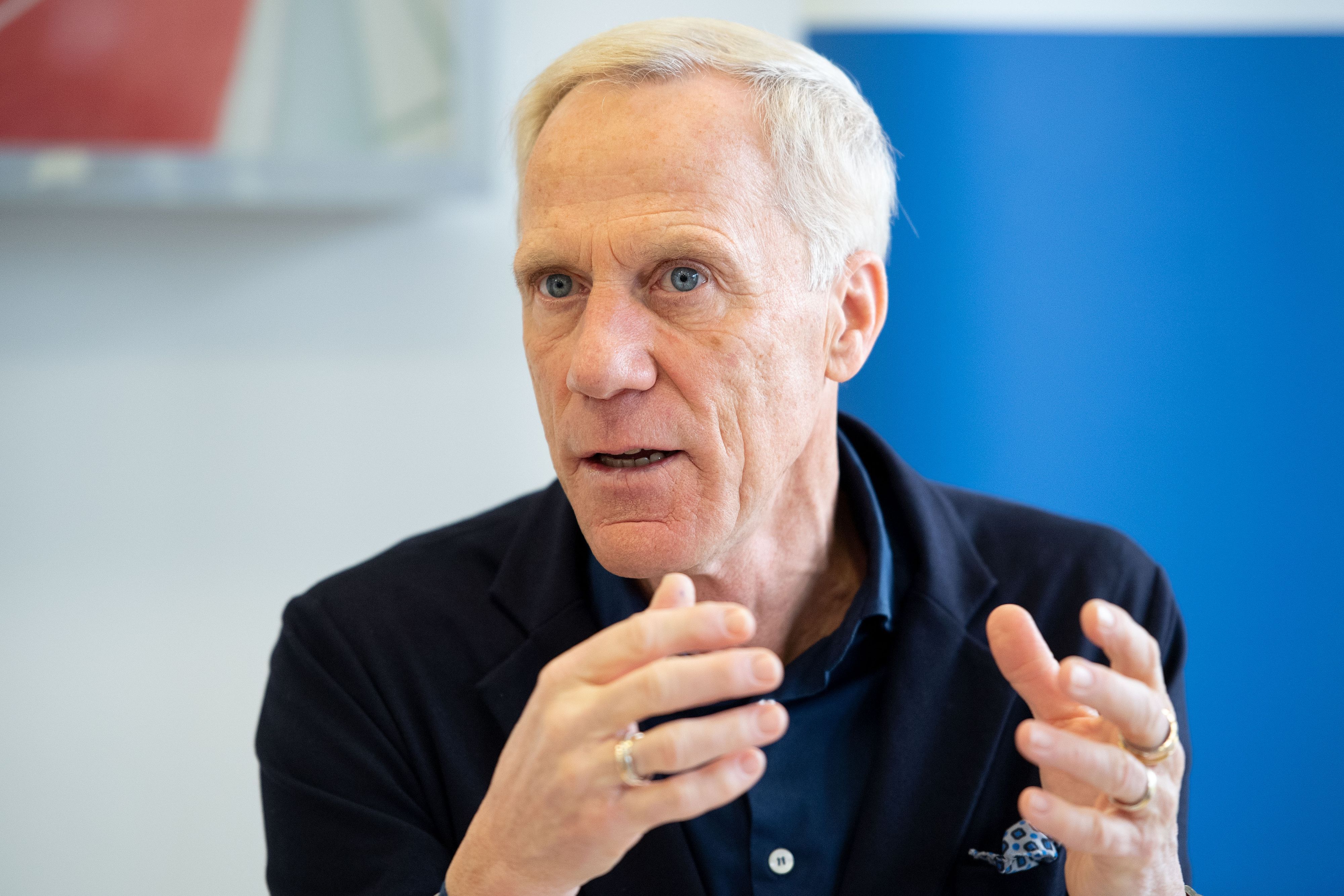 ARCHIV - 17.01.2019, Nordrhein-Westfalen, Köln: Ingo Froböse, Sportwissenschaftler an der Deutschen Sporthochschule Köln, gibt eine Pressekonferenz. (zu dpa: "Experte Ingo Froböse: Corona kann ein Jahr Karriere kosten") Foto: Marius Becker/dpa +++ dpa-Bildfunk +++