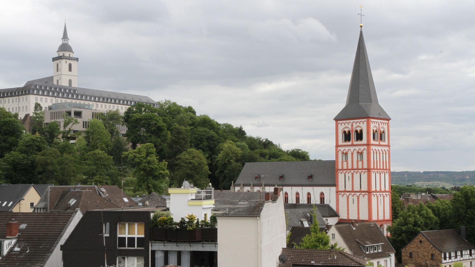 Blick auf Michaelsberg und Servatiuskirche in Siegburg