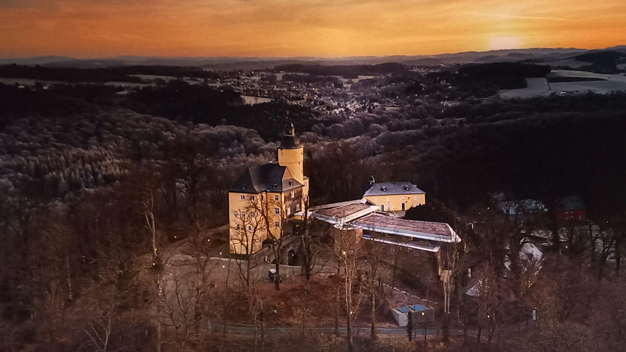 Oberbergische Kalender,
hier Oberbergische Landschaften von Marco Mühlnikel
Blick auf Schloss Homburg
Repro: Florian Sauer