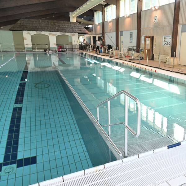 Das Foto zeigt das Schwimmerbecken im Kürtener Hallenbad Splash.