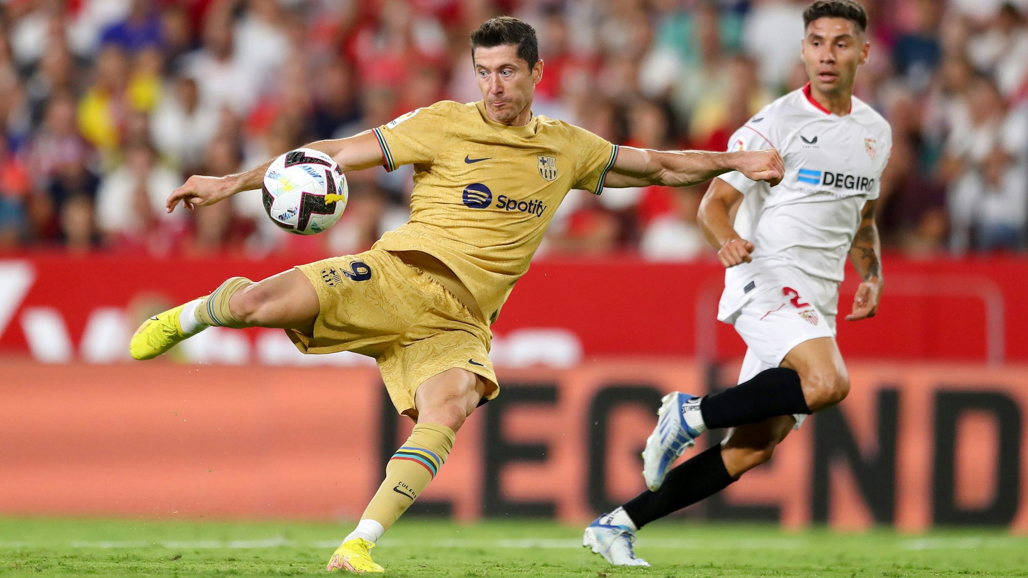 Robert Lewandowski im Trikot des FC Barcelona, während des LaLiga-Spiels gegen Sevilla