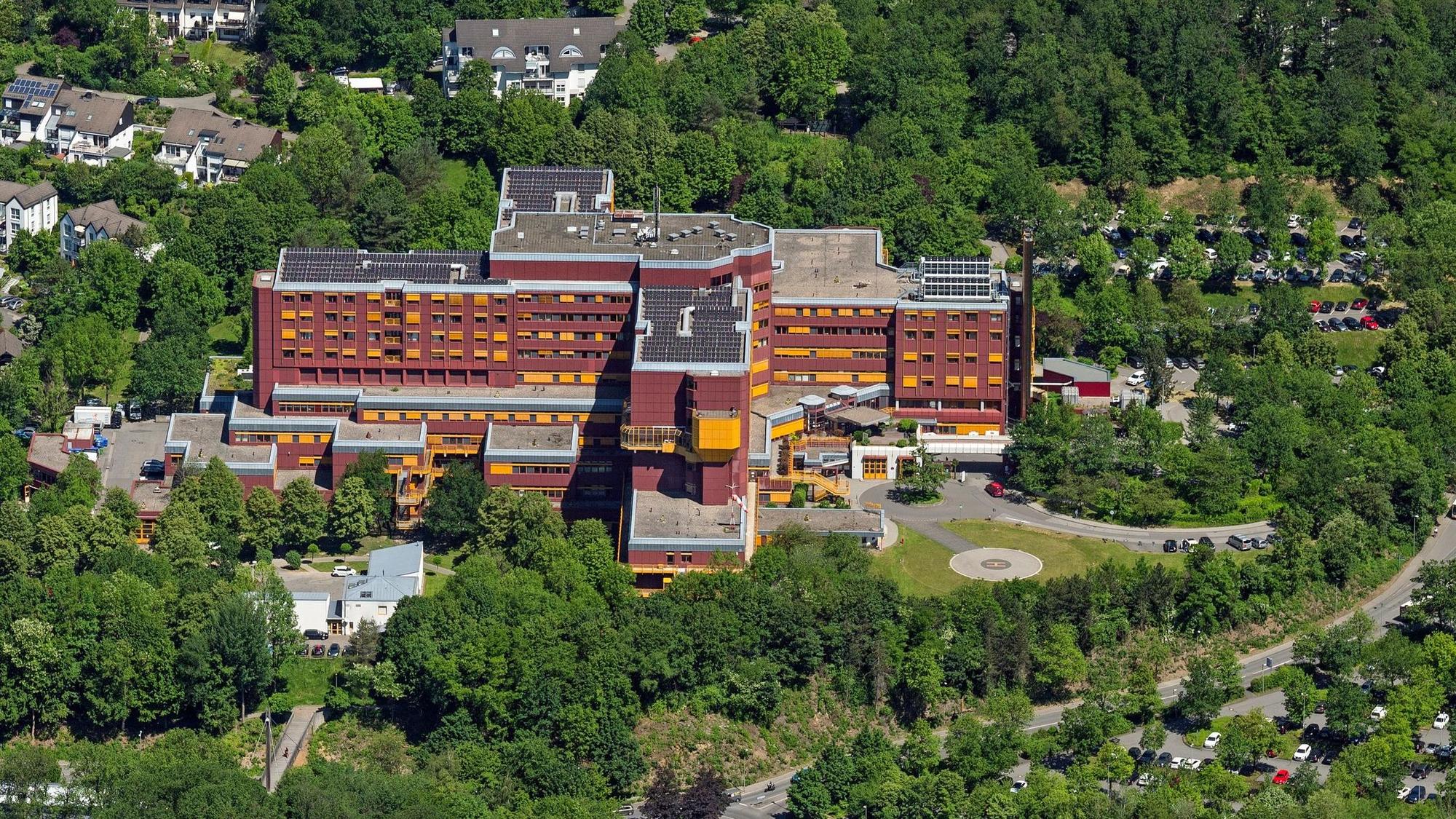 Eine Luftaufnahme des Krankenhauses in Gummersbach.