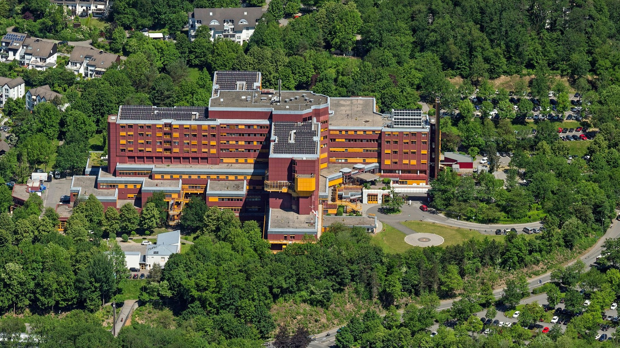 Eine Luftaufnahme des Krankenhauses in Gummersbach.