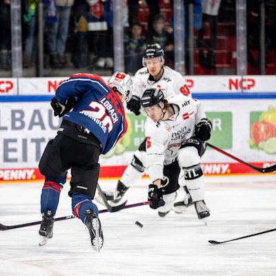 Niklas Lunemann im Tor der Kölner Haie im Spiel gegen Nürnberg.