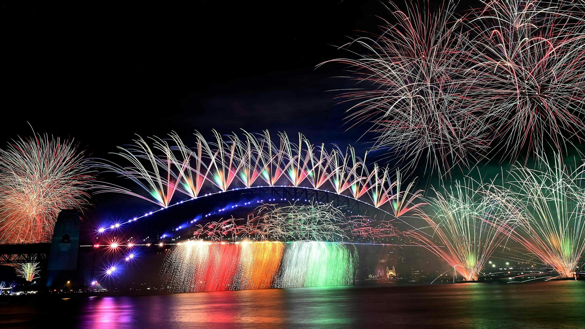 Das Neujahrs-Feuerwerk über der Harbour Bridge in Sydney.