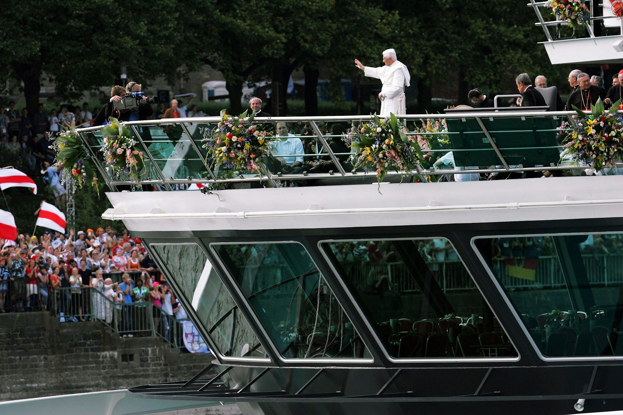 Papst Benedikt XVI. besuchte am 18. Auguts 2005 Köln. Er fuhr auf dem Schiff in die Stadt.