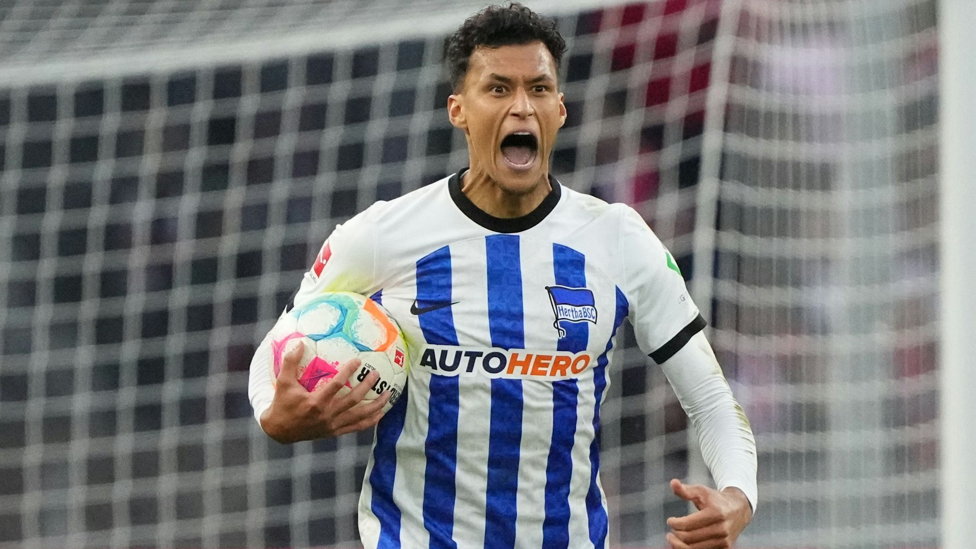 Fußball, Bundesliga, Hertha BSC - FC Bayern München, 13. Spieltag im Olympiastadion. Herthas Davie Selke feuert nach dem ersten Tor für Hertha seine Mitspieler an. +++ dpa-Bildfunk +++