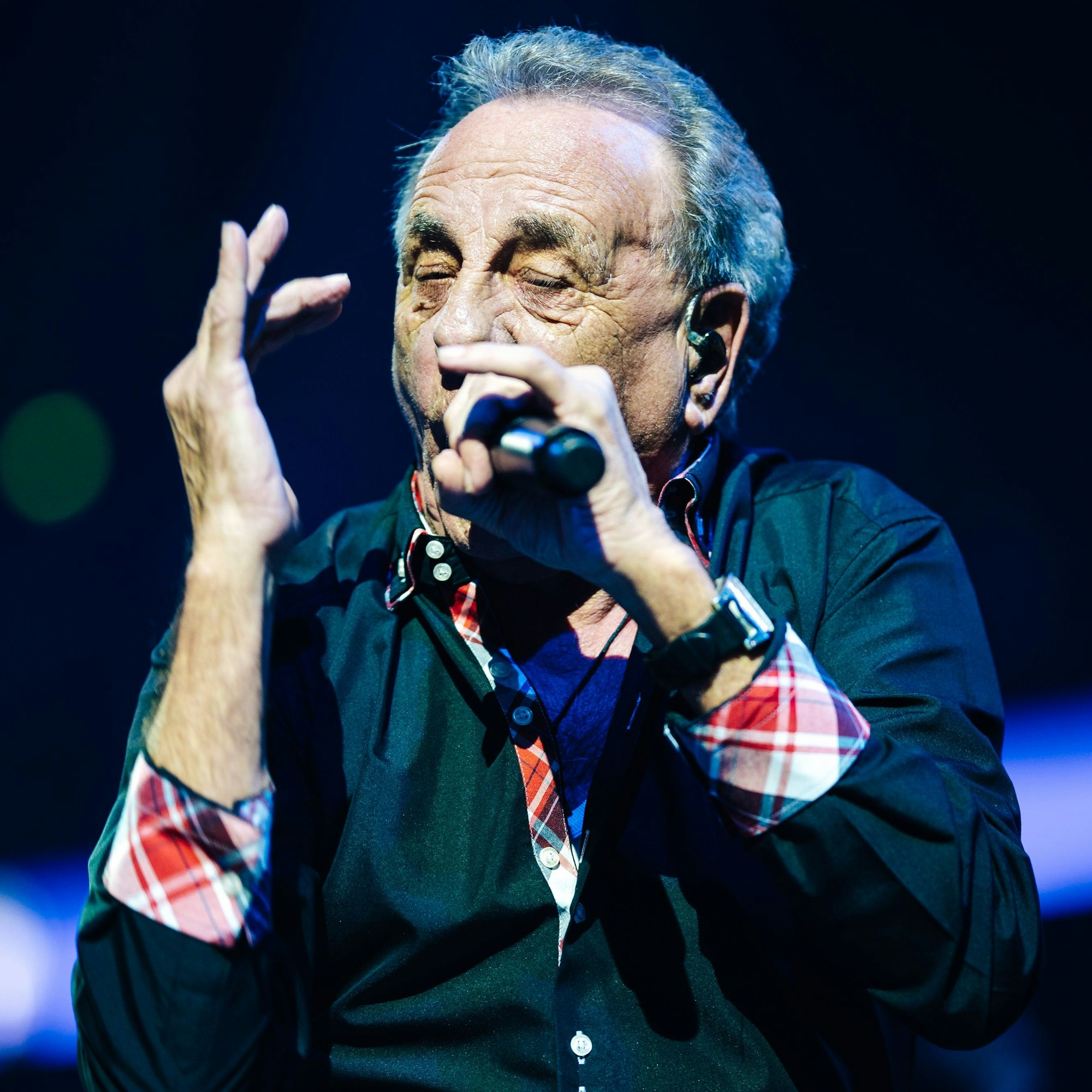 Erry Stoklosa singt in der Arena.