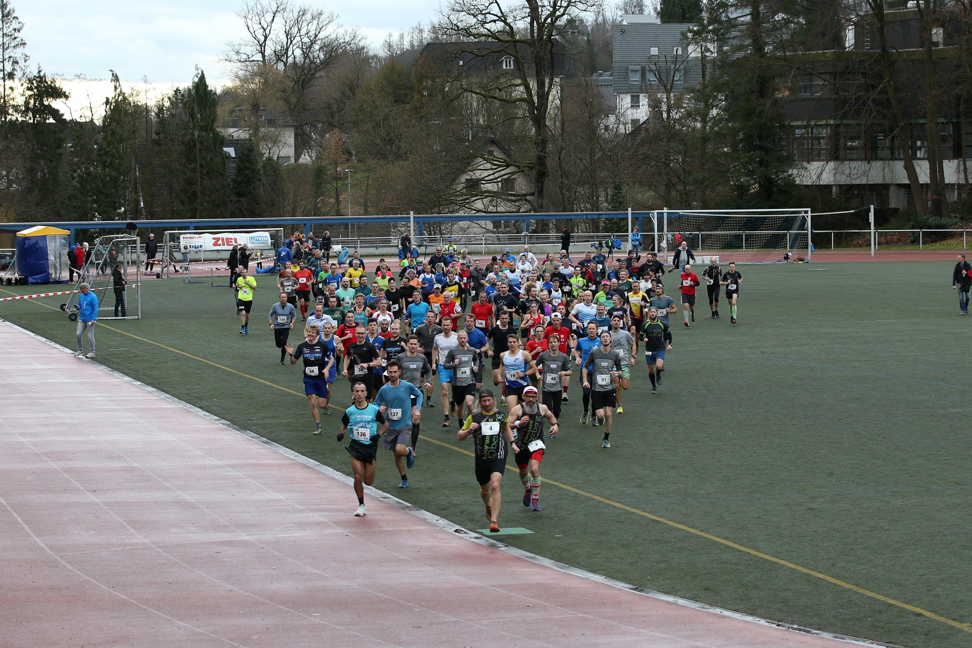 Start 10,7 Kilometer Hauptlauf.
64. Gummersbacher Silvestercrosslauf, Silvestercross.