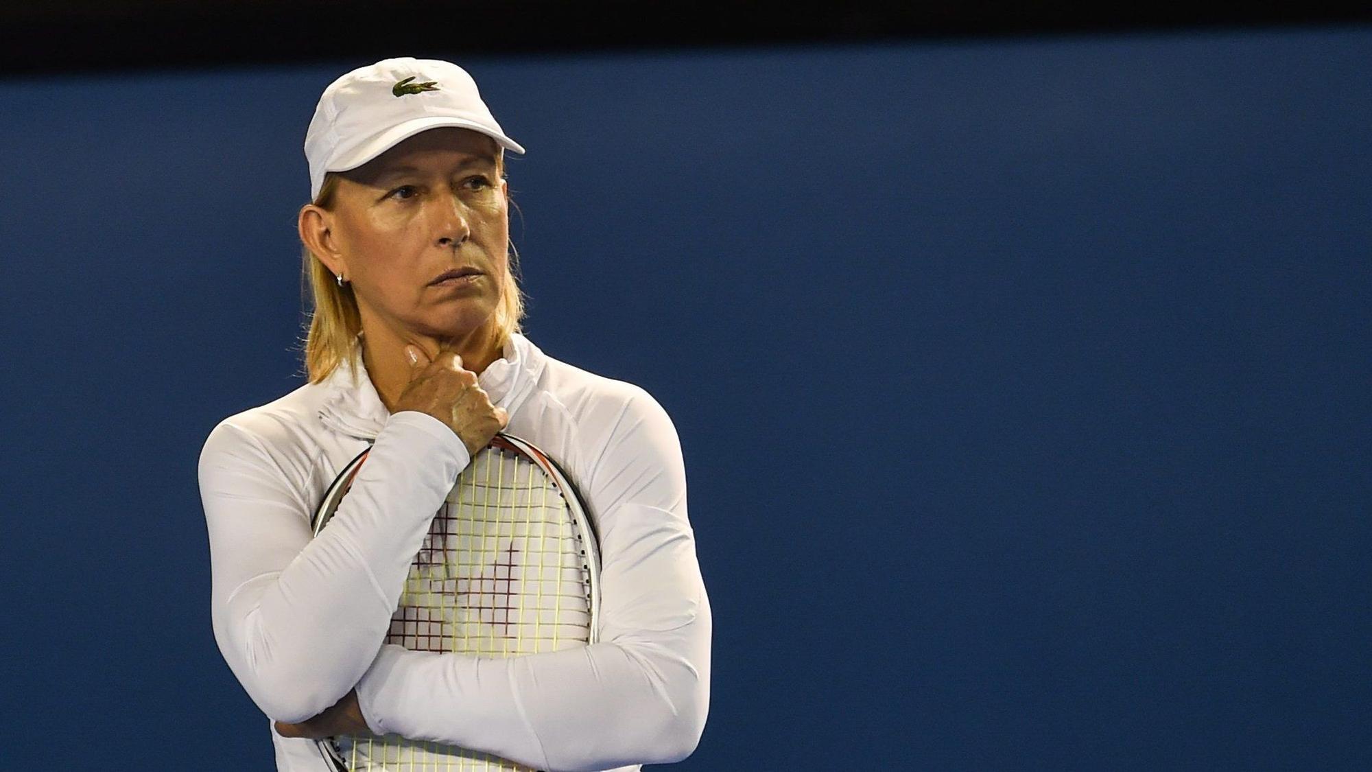 Martina Navratilova steht bei den Australian Open auf dem Court und hält einen Tennisschläger in der Hand (Archivbild)