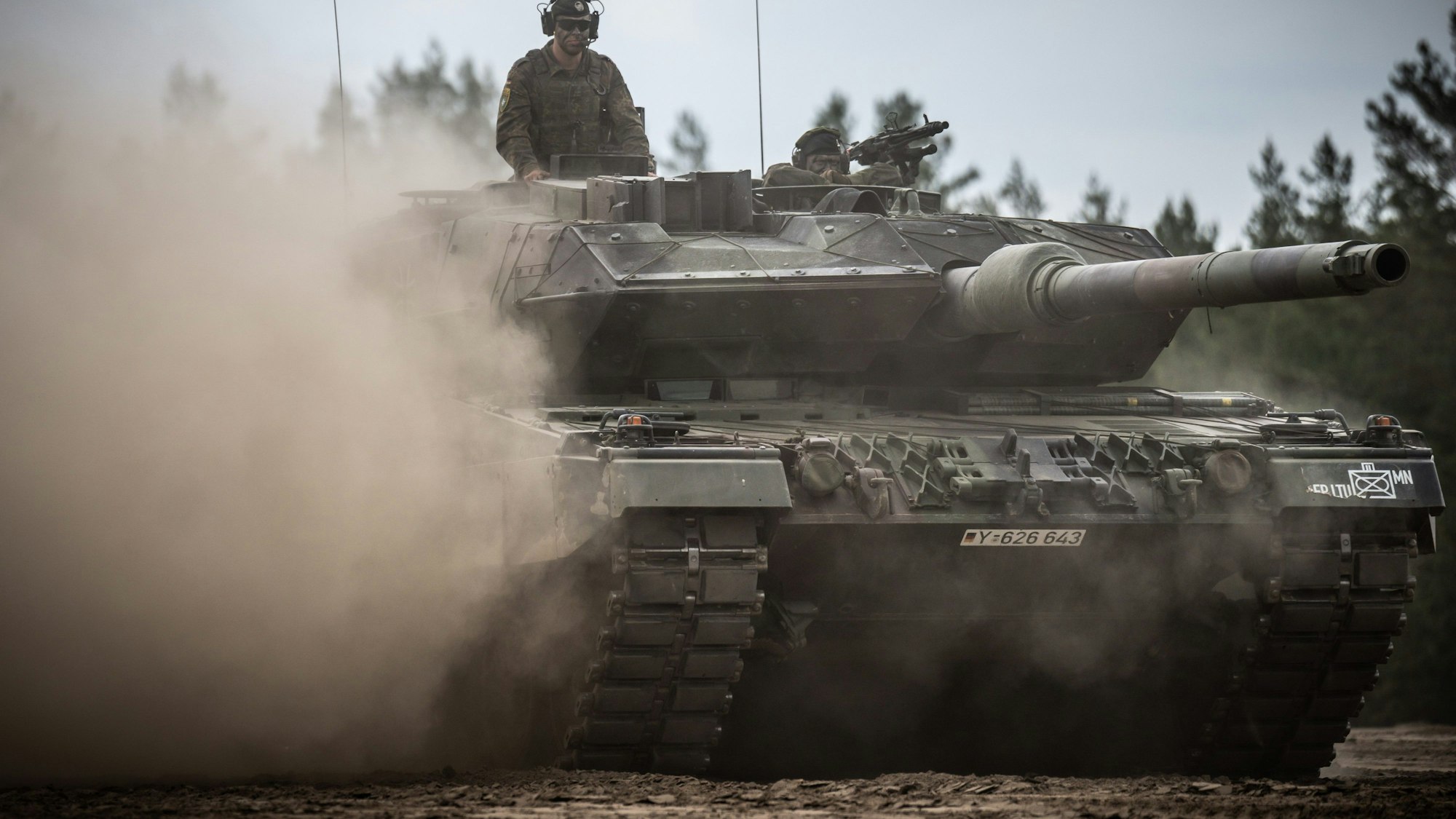 Ein Leopard-2-Panzer der Bundeswehr bei einer Nato-Operation in Litauen. (Archivbild)