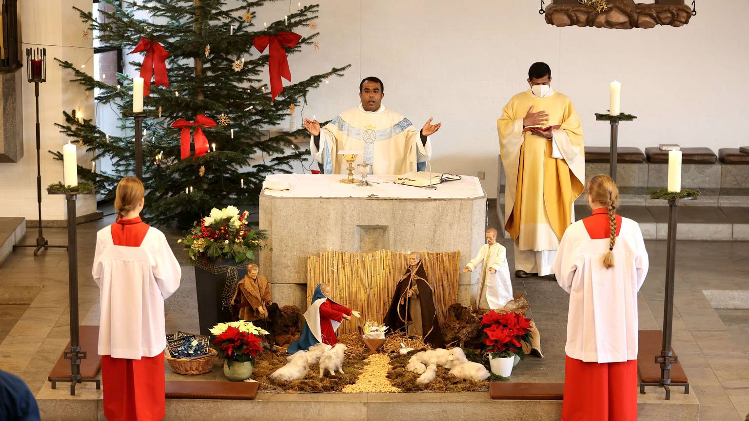 Aussendungsfeier für Sternsinger in Berkum mit Pater Pius.