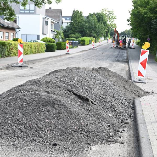 Das Foto zeigt die Sanierung der Landstraße bei Herkenrath.