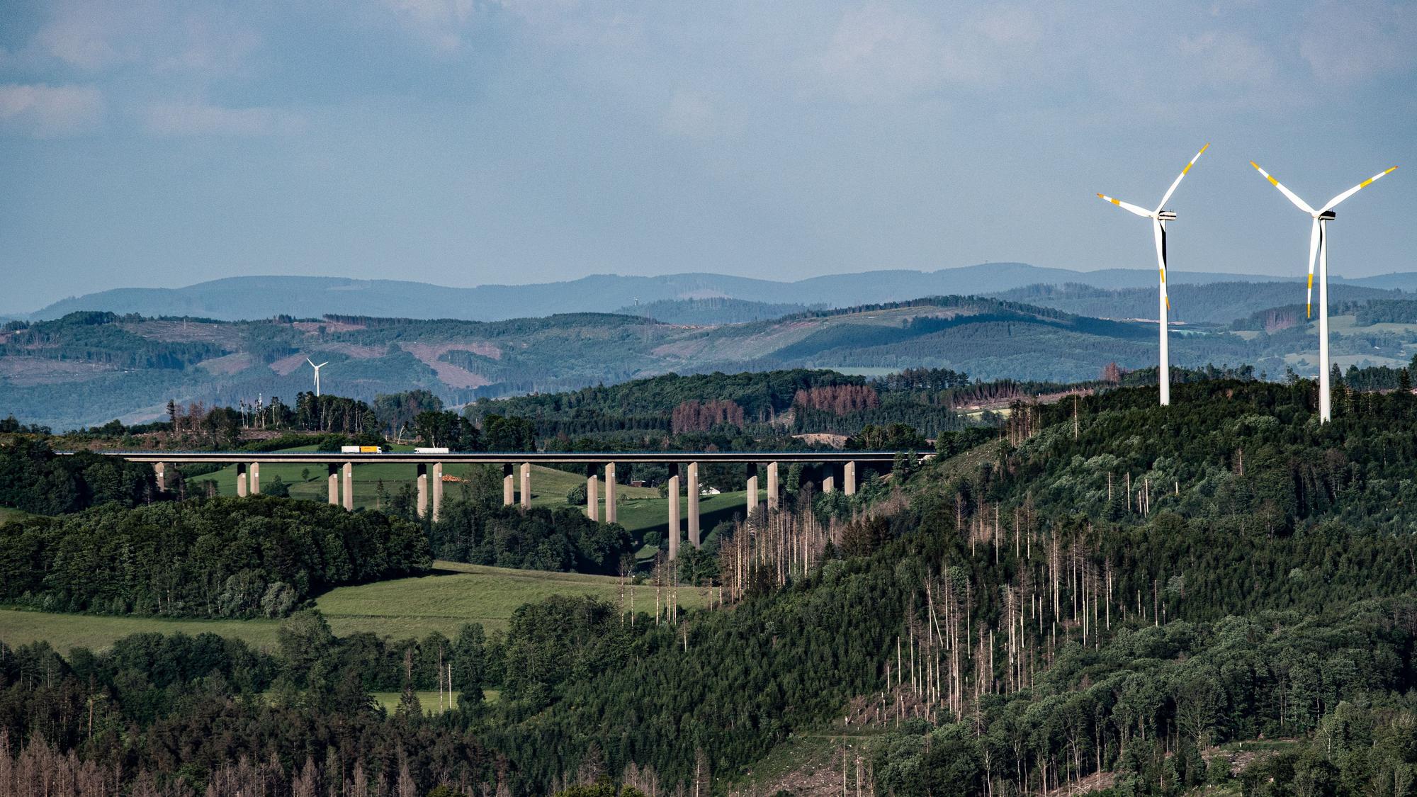 Windräder bei Gummersbach-Hardt.
