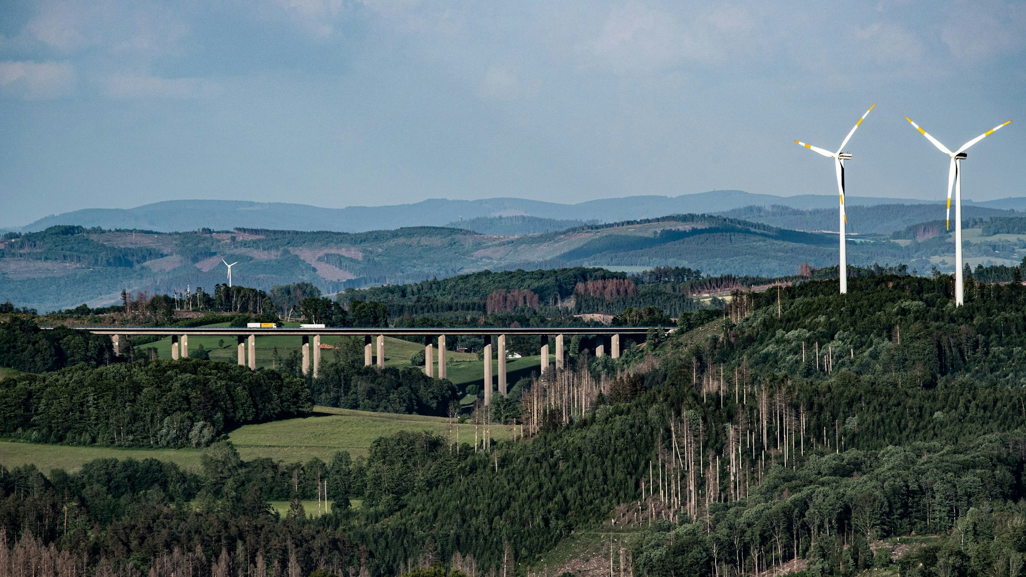 Windräder bei Gummersbach-Hardt.