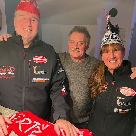 Die Tollitäten in spe freuen sich mit Josef Breuer auf den Sessionsstart.