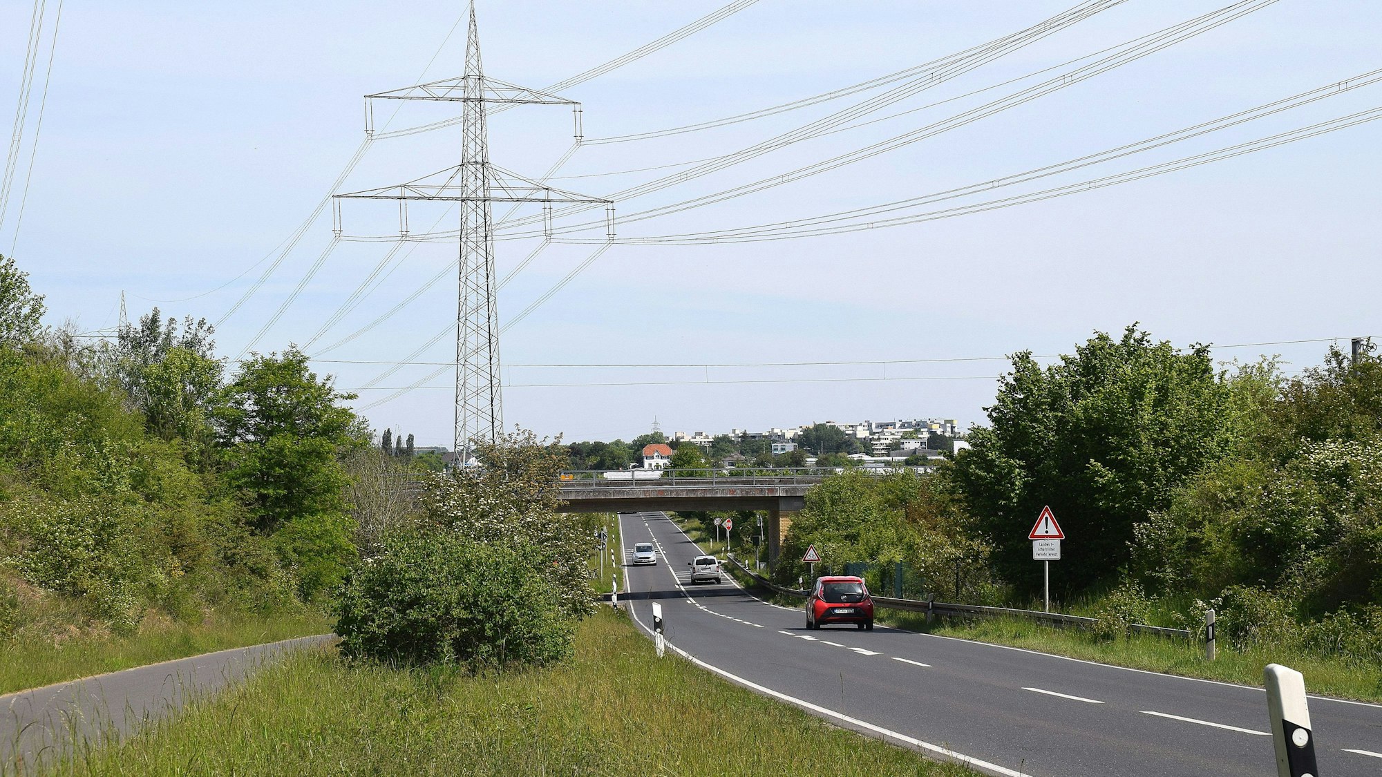Über die K12 zwischen Oedekoven und Dransdorf, parallel zur Stadtbahnlinienbrücke, soll eine Brücke für die Radpendlerroute gebaut werden.