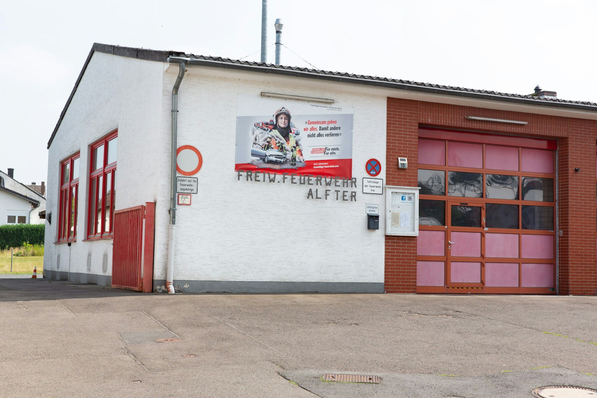 Die rückwärtige Seite des aktuellen Feuerwehrgerätehauses.