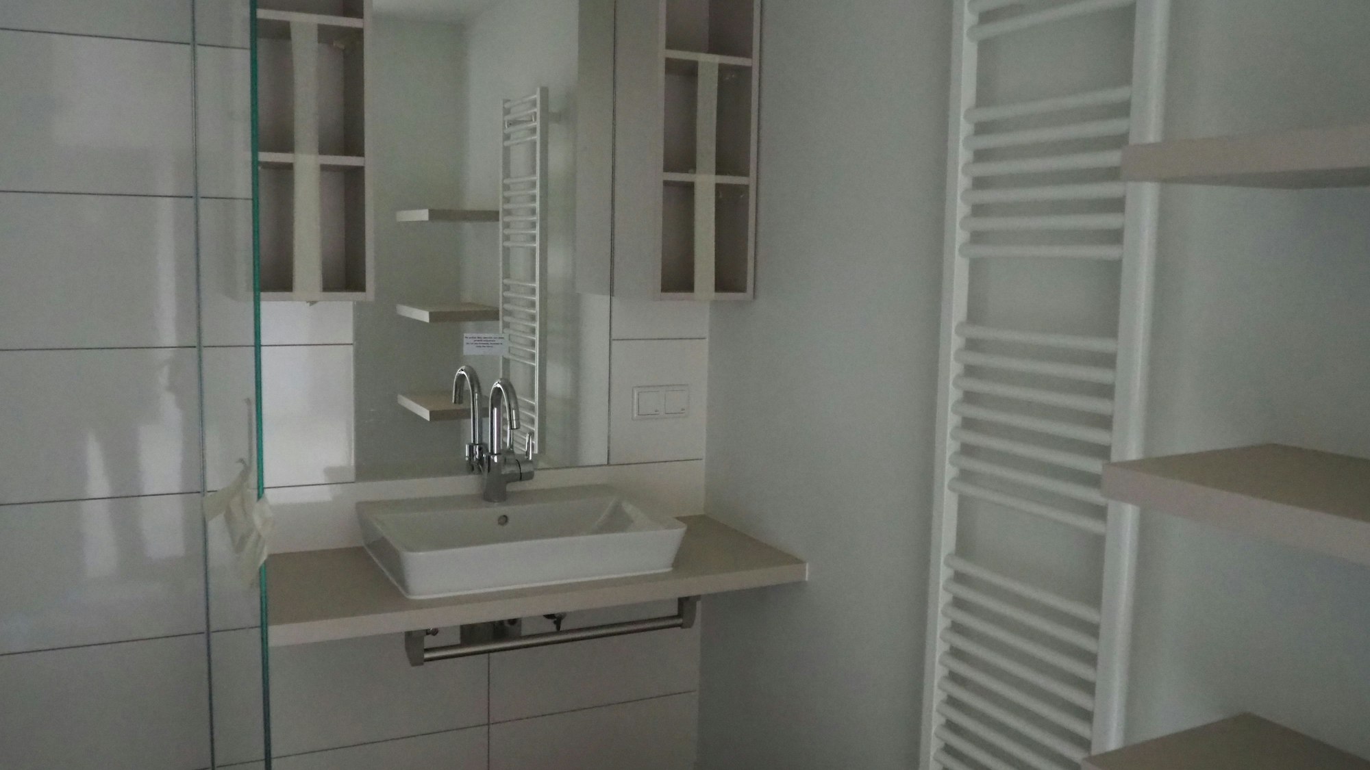 In den ersten Wohnungen sind bereits die Badezimmer so gut wie fertig.