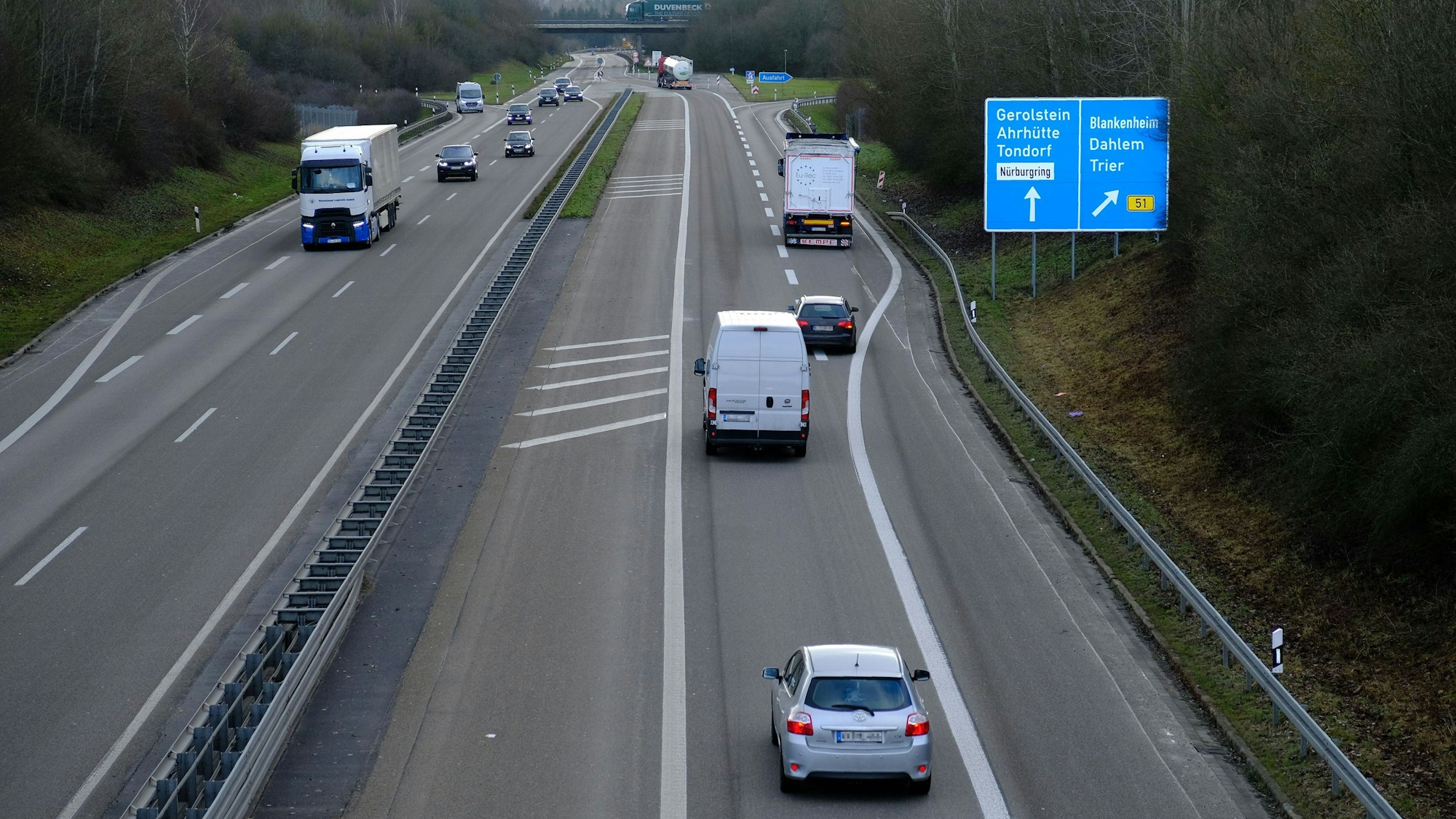 Das Ausbauende der Autobahn 1 A1 bei Nettersheim-Tondorf, Abfahrt Blankenheim