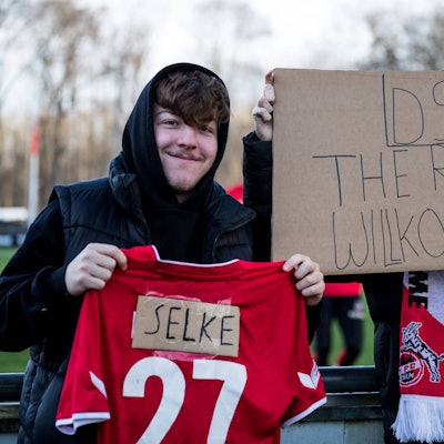 Fans begrüßten den neuen Stürmer beim FC.