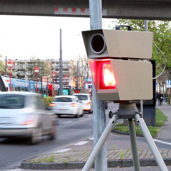 15.04.2022
Köln
Unterwegs mit der Kölner Polizei auf der Jagd nach Autotunern und -posern an "Carfreitag"
Foto: Martina Goyert