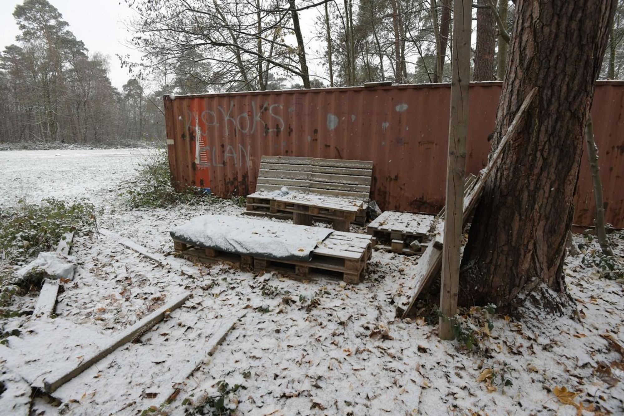 Das Foto zeigt die Sitzgelegenheit im Königsforst