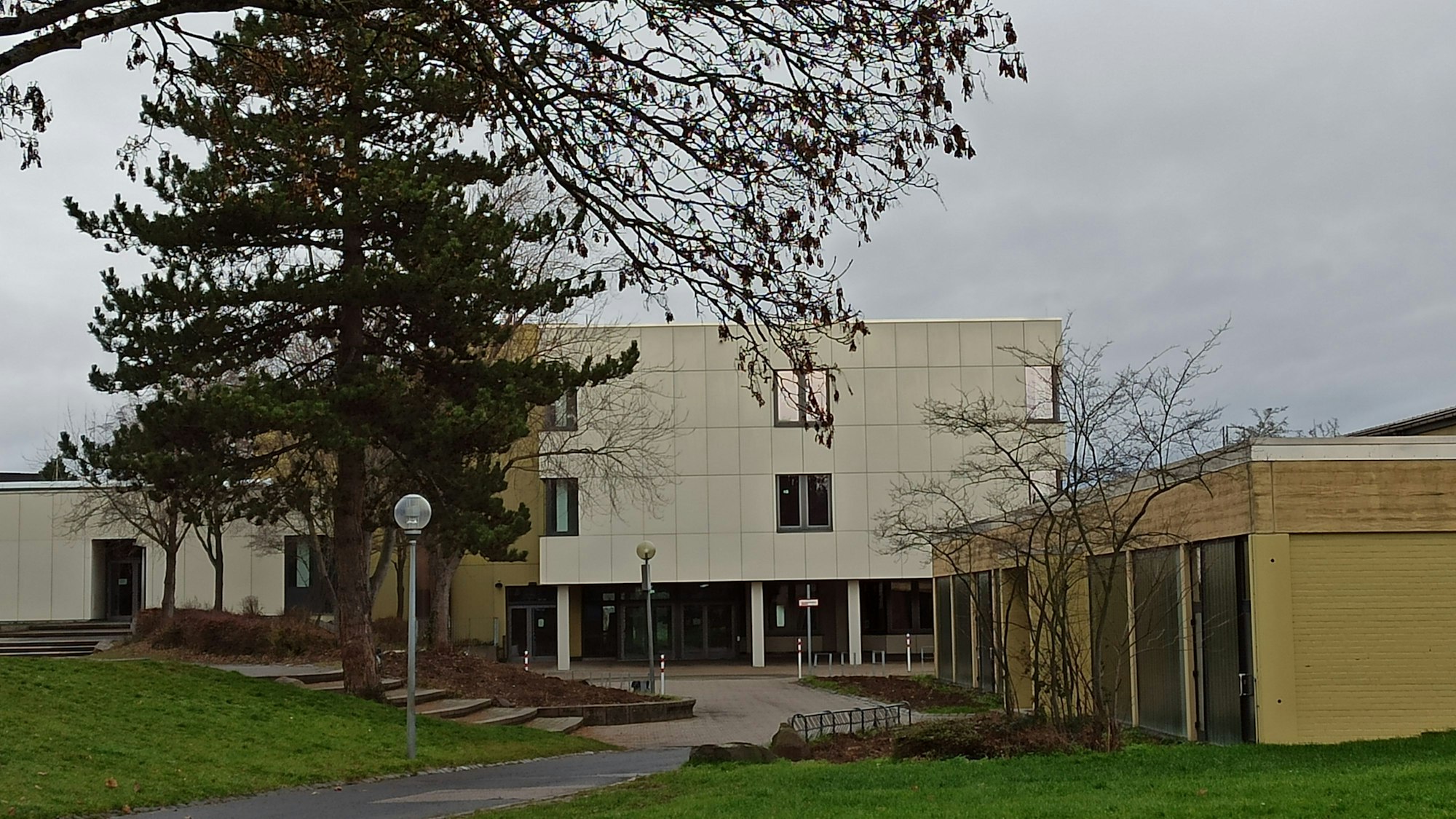 4. Januar 2023: Alfter-Oedekoven. Ansicht des Alfterer Gymnasiums. Foto: Frank Engel-Strebel