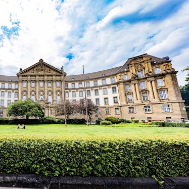 Das Justizgebäude am Reichenspergerplatz.