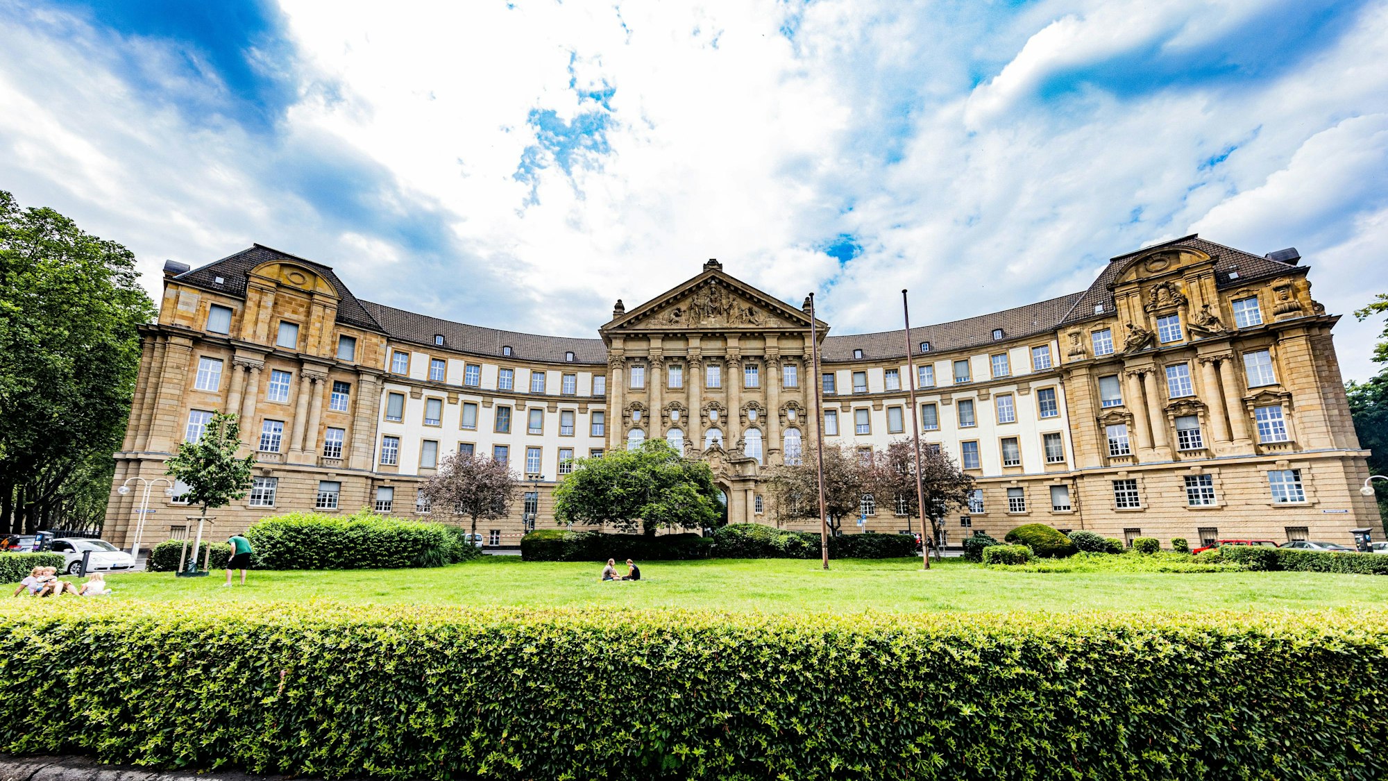 Das Justizgebäude am Reichenspergerplatz.