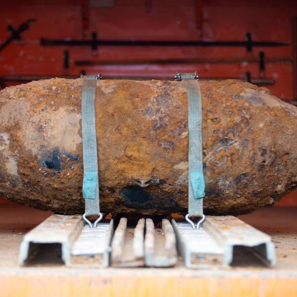 Eine Fliegerbombe nach der Entschärfung.