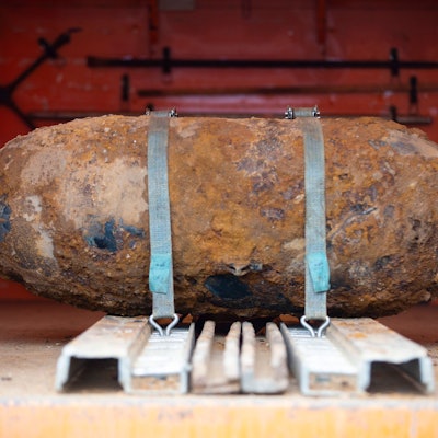 Eine Fliegerbombe nach der Entschärfung.