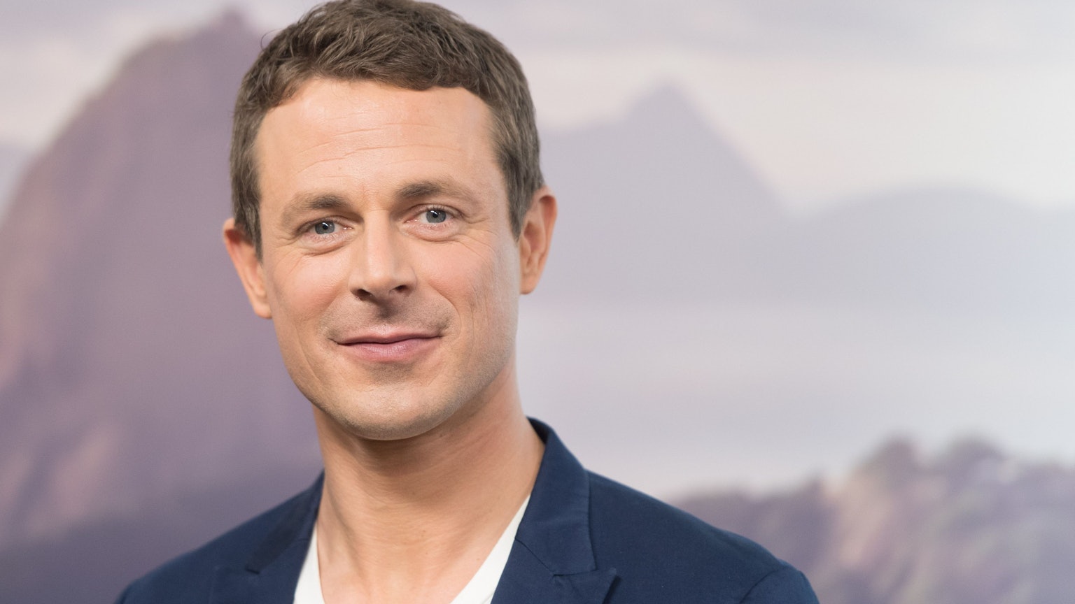 Alexander Bommes führt seit Jahren durch die ARD-Quizsendung „Gefragt - Gejagt“.