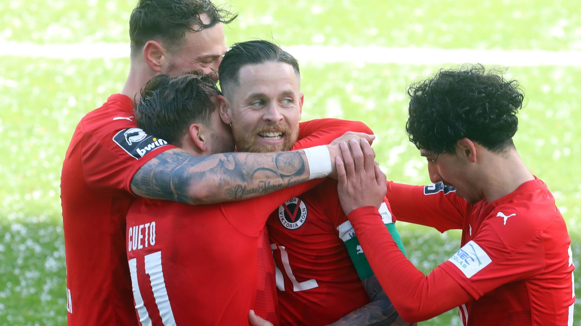 Viktoria Köln -
Fussball 3. Bundesliga Saison 2020 2021
Flughafenstadion Köln Deutschland
13.03.2021
Jubel nach dem 1:0 für Viktoria Köln durch Lucas Cueto (mitte)
Rechts: Mike Wunderlich (Viktoria Köln)
Copyright
Eduard Bopp Sportfotografie
mail@fotobopp.de