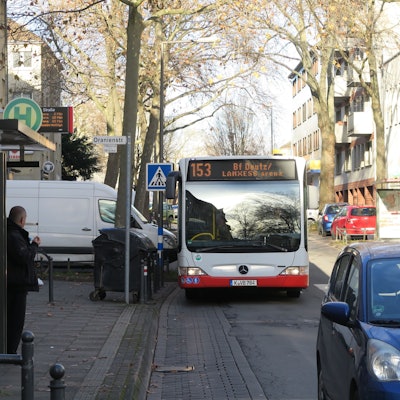 Die Bushaltestelle Würzburger Straße.